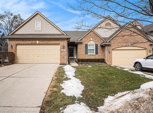 1351 Waverly Dr, White Lake, MI 48386