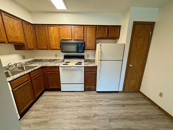 4th image of 156 W Side Dr