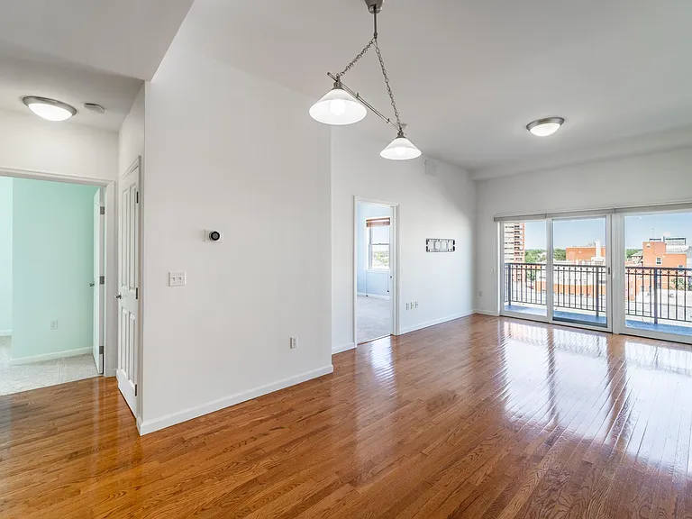 1950 N Logan St #805 — Photo 11