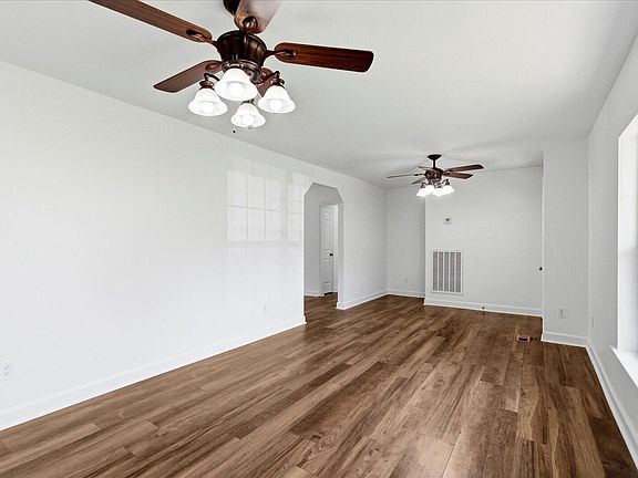 5th image of 1313 Raydine Ln