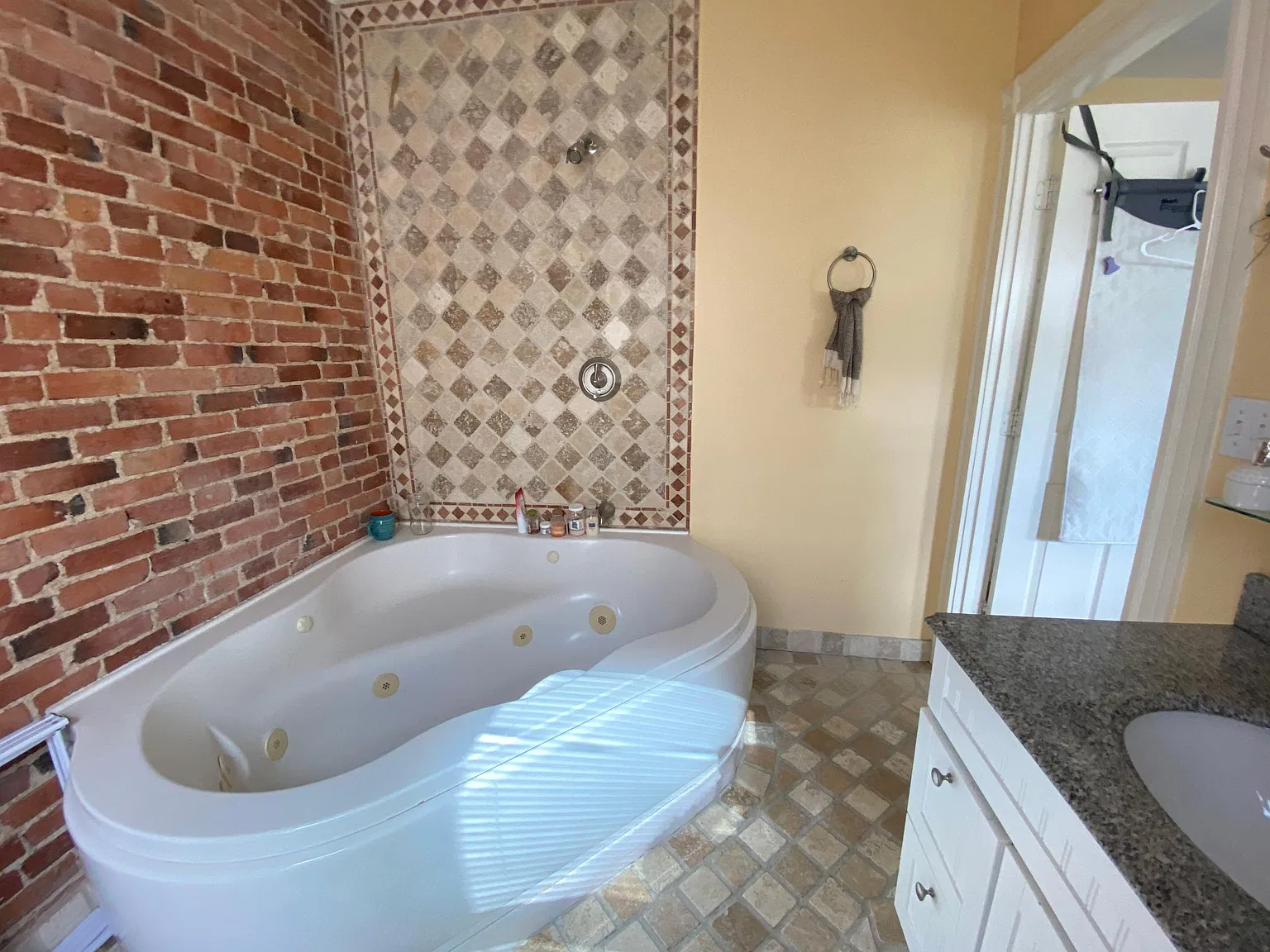 2 bed, 99999 sqft, $3,200 — Photo 1