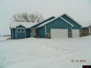 117 Flagstone Ln, Mankato, MN 56001