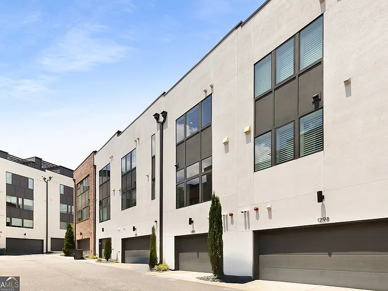 1300 Chelsea Cir NW — Photo 35