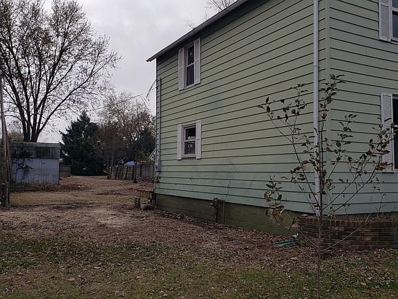 3rd image of 3271 Park St