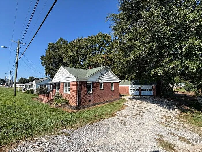 3 bed, 2.0 bath, 1424 sqft, $1,500 — Photo 2