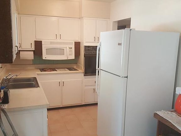 3rd image of 1304 S Evergreen Ave