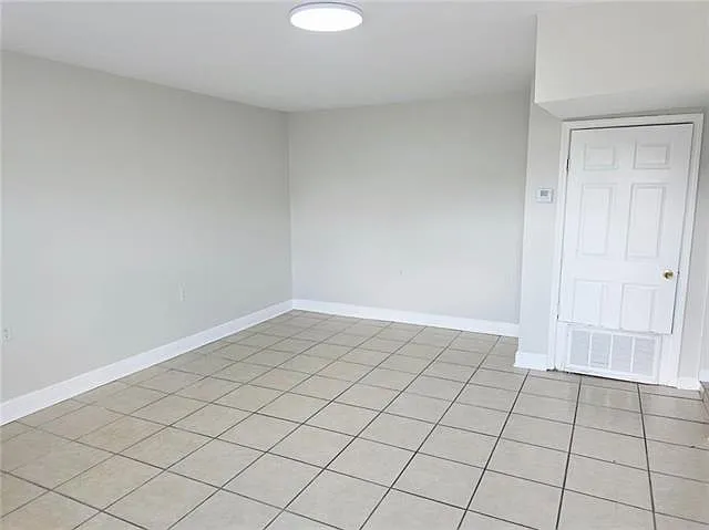 3 bed, 1.0 bath, 925 sqft, $1,195 — Photo 2