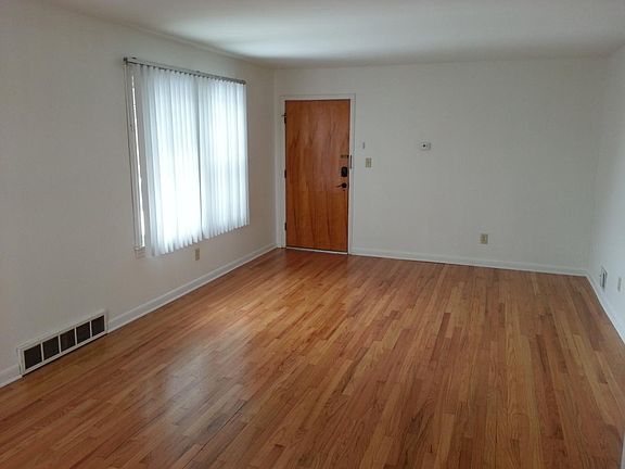 2nd image of 6835 Country Ln