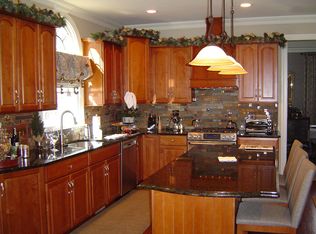 61 Aberdeen Dr, Huntington, NY 11743