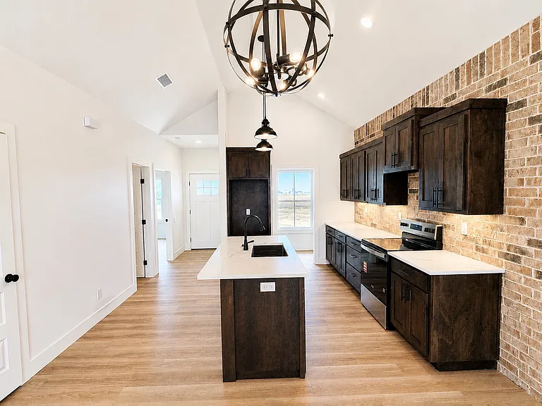610 N Van Buren St — Photo 9