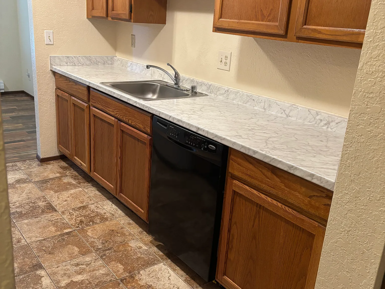 2 bed, 1.5 bath, 1095 sqft, $1,800 — Photo 2