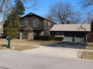 293 Indian Hill Dr, Buffalo Grove, IL 60089