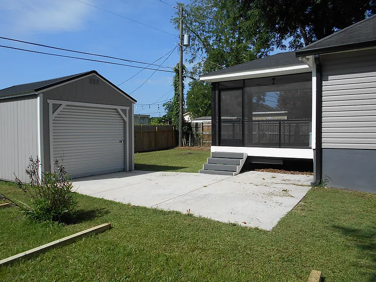 707 Holland Ave — Photo 15