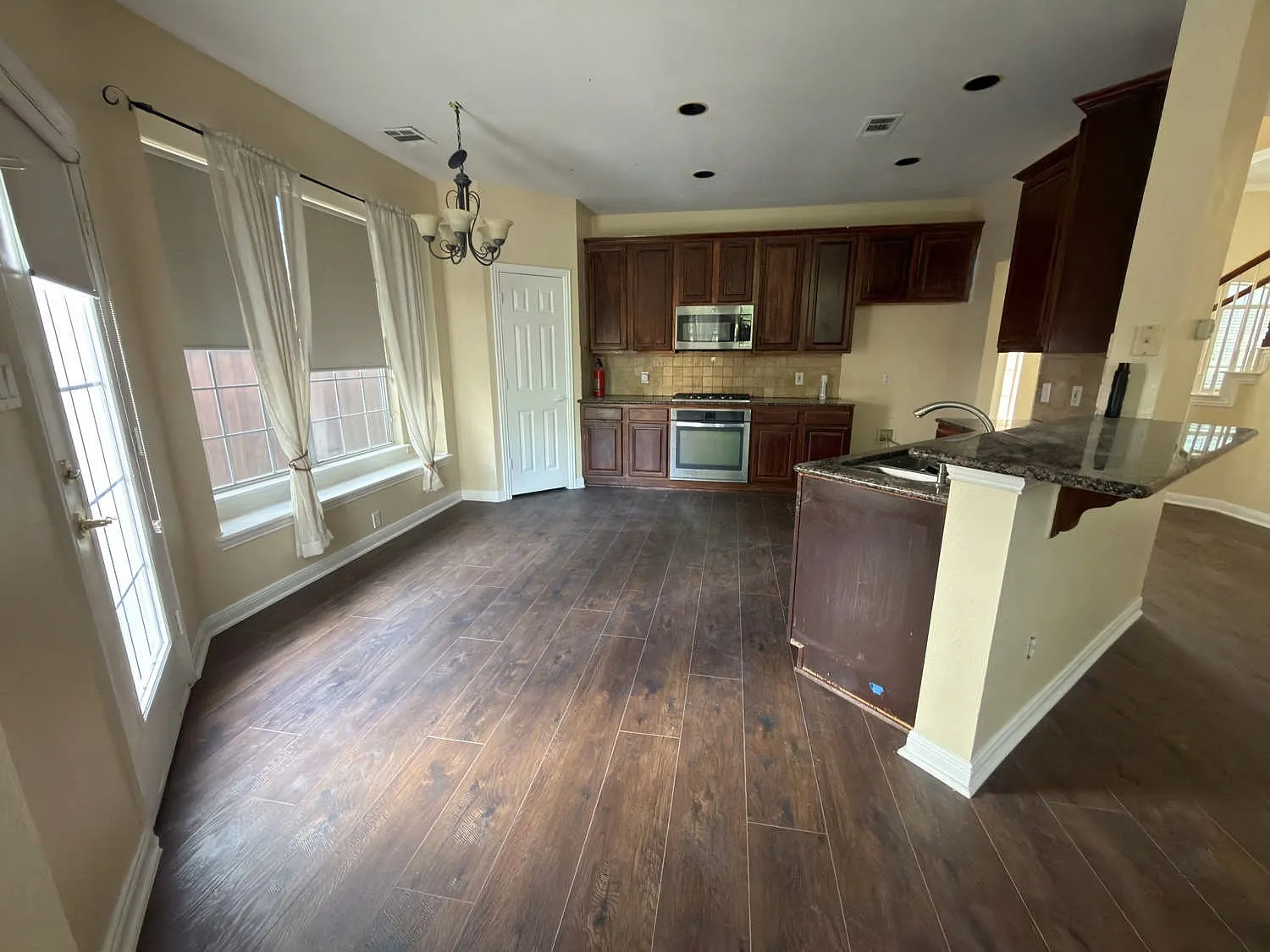 4 bed, 2628 sqft, $2,900 — Photo 3