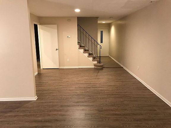 3rd image of 144 Woodgate Ln