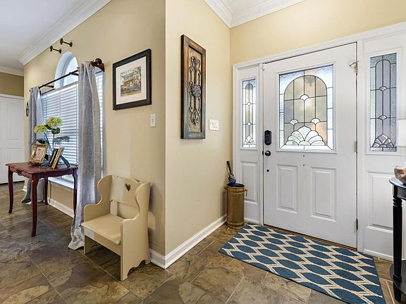 4th image of 2534 Longwood Ct