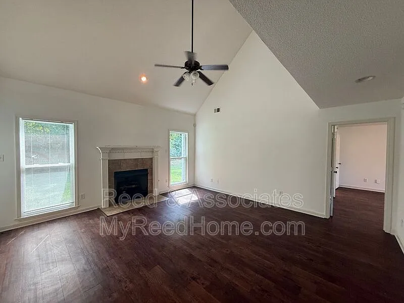 4 bed, 2.5 bath, 2728 sqft, $2,525 — Photo 4