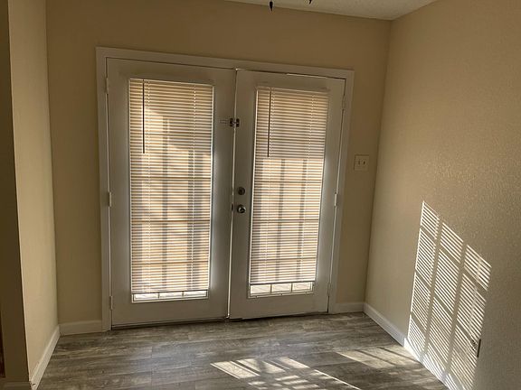 2nd image of 622 Crestbrook Ln #4