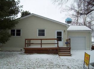 113 E Oak St, Cedar Bluffs, NE 68015