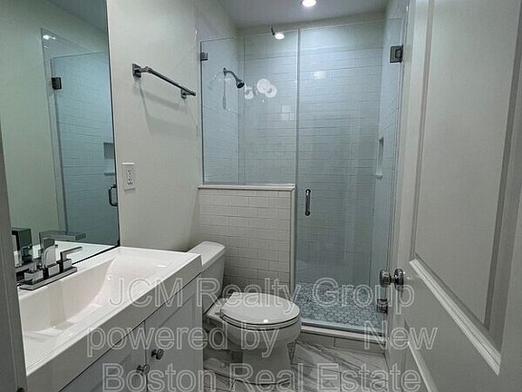 5th image of 118 Dorchester St
