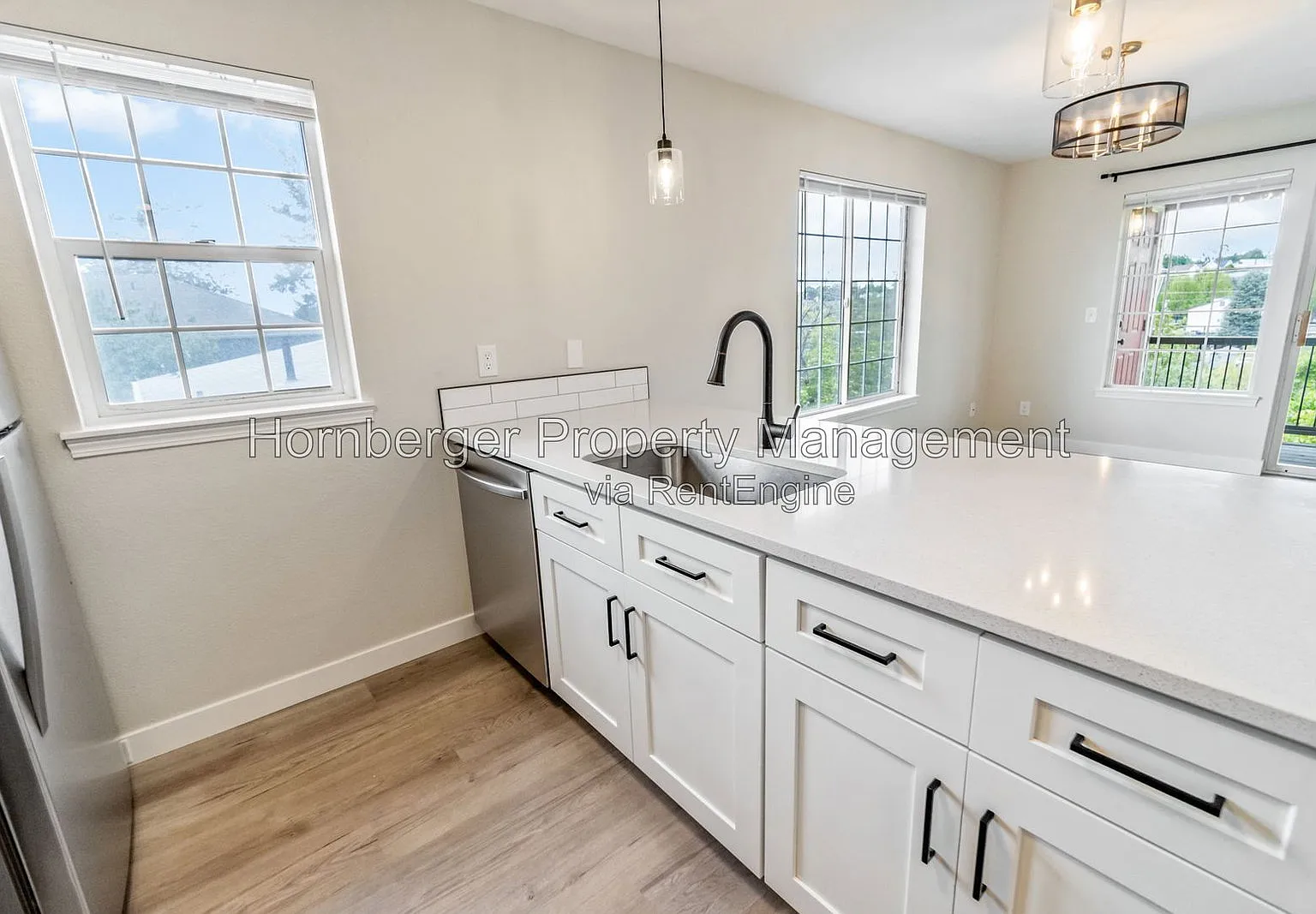 2 bed, 2.0 bath, 978 sqft, $1,495 — Photo 2