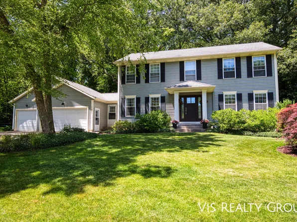 17901 Channel View Dr, Spring Lake, MI 49456