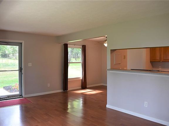 3rd image of 310 Canterbury Ln #B-24