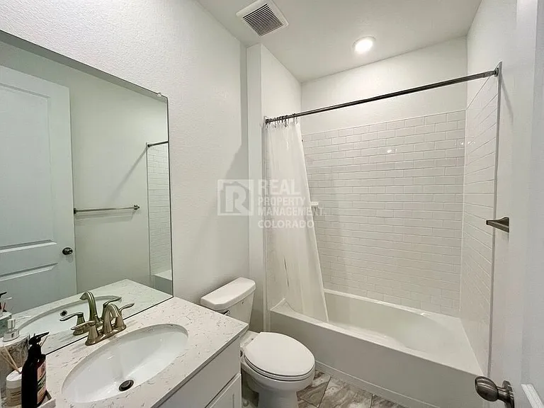 14833 Fairfax St — Photo 7