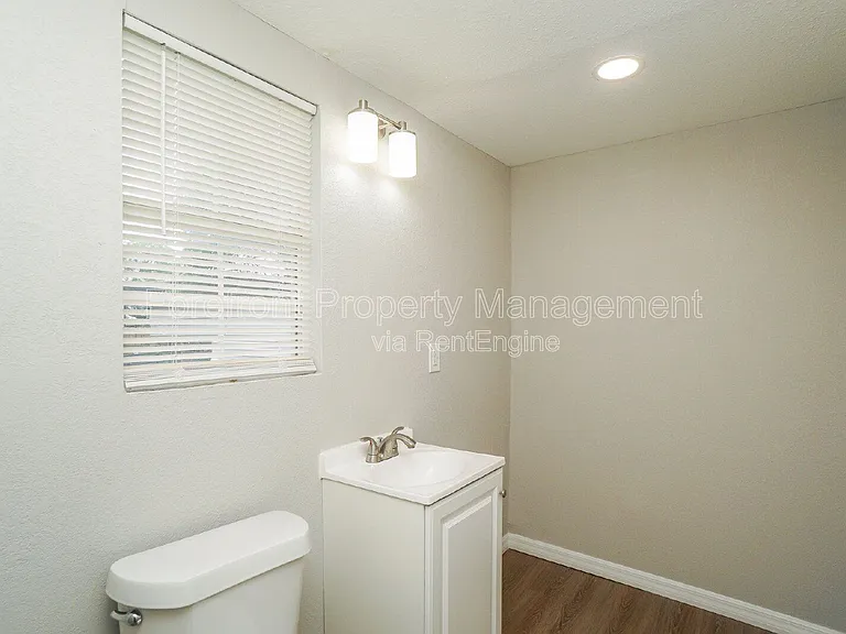 614 N Sabinas St — Photo 11