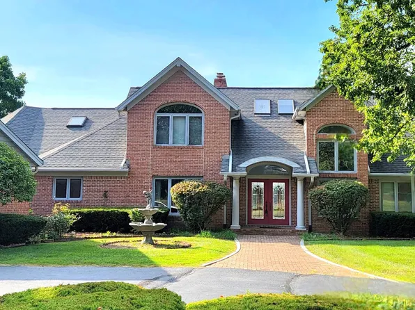 393 Wilshire Ct, Valparaiso, IN 46385