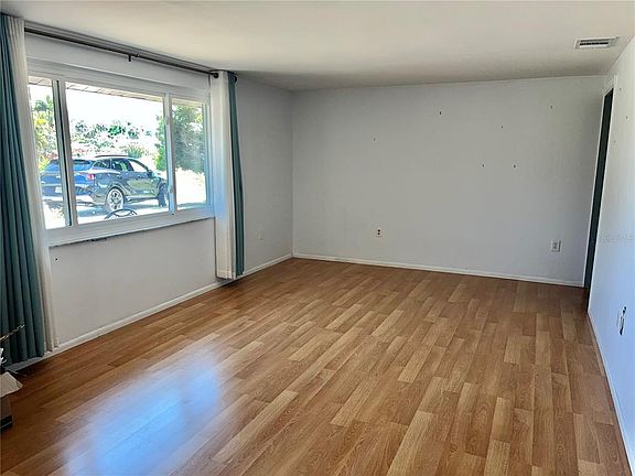 2nd image of 503 S Venice Blvd