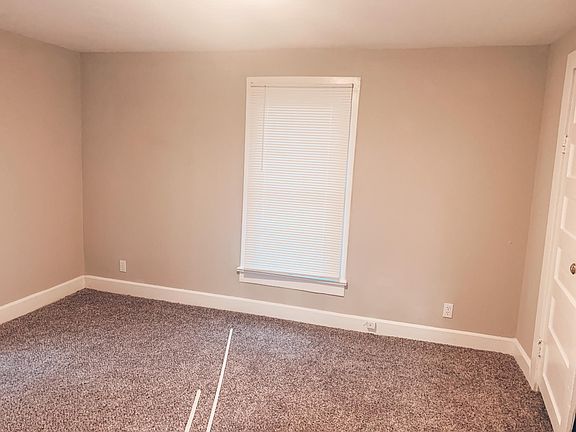 2nd image of 607 Evan Cir