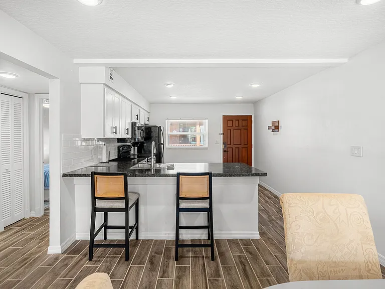 1318 S Miramar Ave #208 — Photo 8