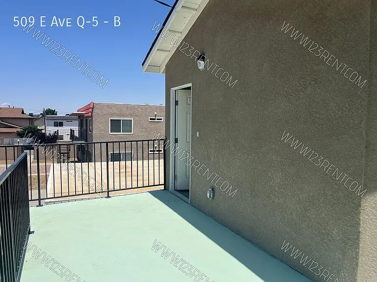 509 E Avenue Q #5-B — Photo 3