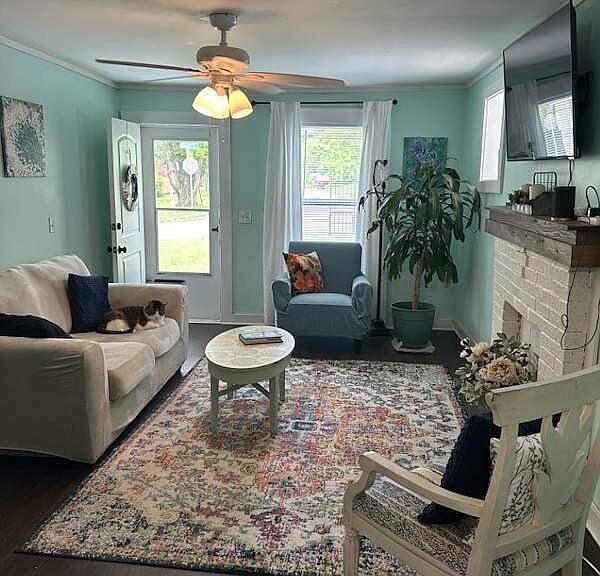 Listing photo 3