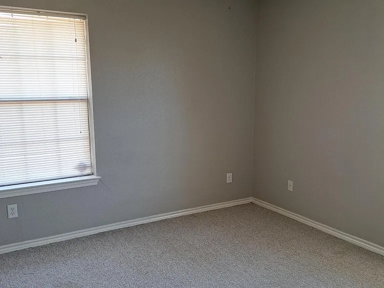 1405 Nottingham Dr — Photo 13