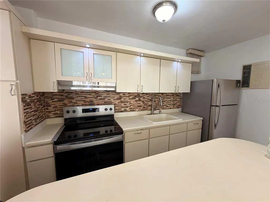 2 bed, 1.0 bath, 900 sqft, $1,285 — Photo 4