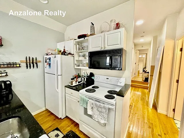 17 Thacher St #2 — Photo 9