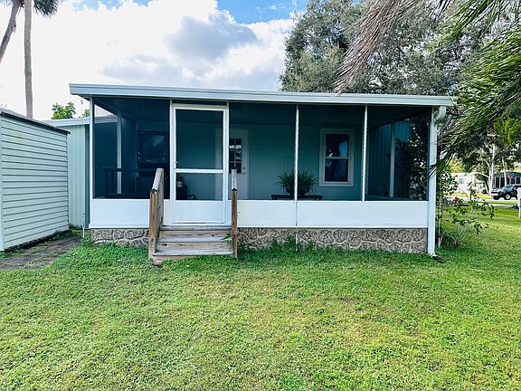 Screened in Back Porch with view to the Lake