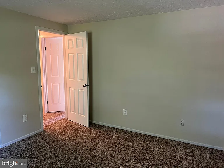 12205 Parkstream Ter — Photo 46