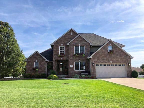 2nd image of 817 Canterbury Ln