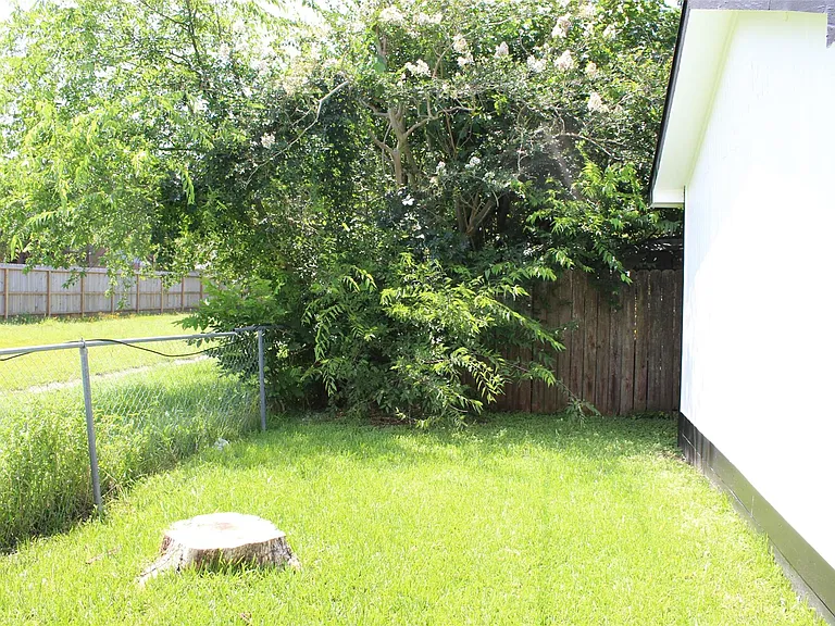 210 Brigadoon Ln — Photo 28