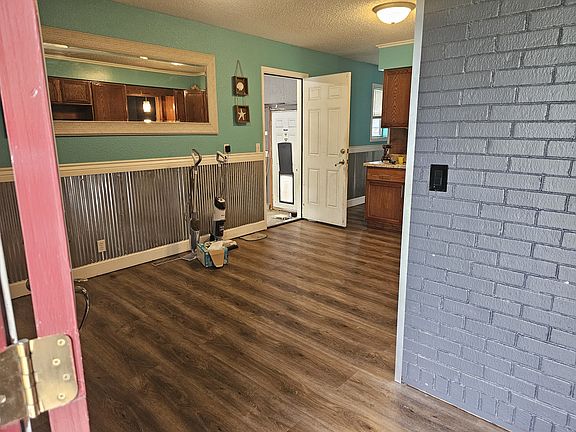 3rd image of 3232 S Knight Ave