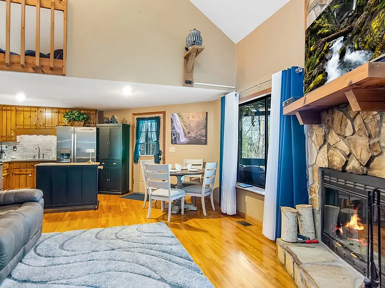 102 Mizzen Ct — Photo 24