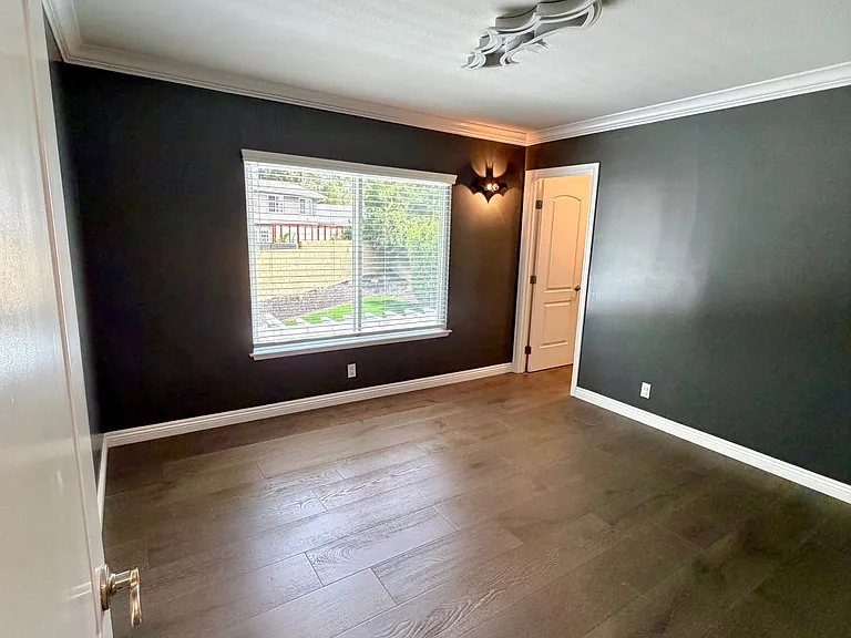 2229 E Chesterton St — Photo 24