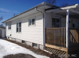 824 Rice St, Wood River, IL 62095