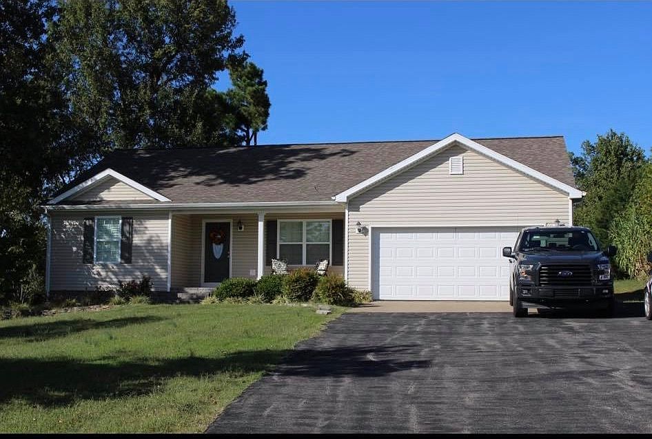 1st image of 930 Eastview Dr