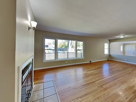 3rd image of 23 E Adams St