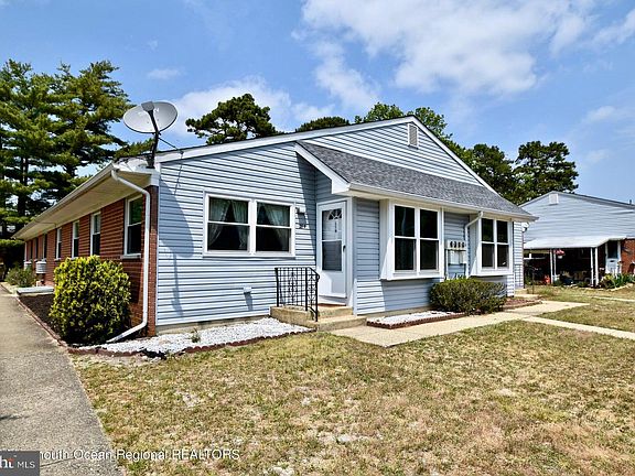 3rd image of 28 Hancock Dr #A