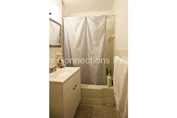 Rented by City Connections Realty | media 11